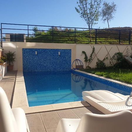 Stylish Two Bedroom House With Private Pool ติรานา ภายนอก รูปภาพ