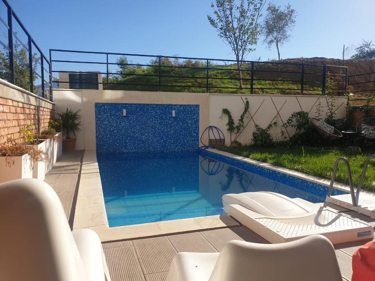 Stylish Two Bedroom House With Private Pool ติรานา ภายนอก รูปภาพ