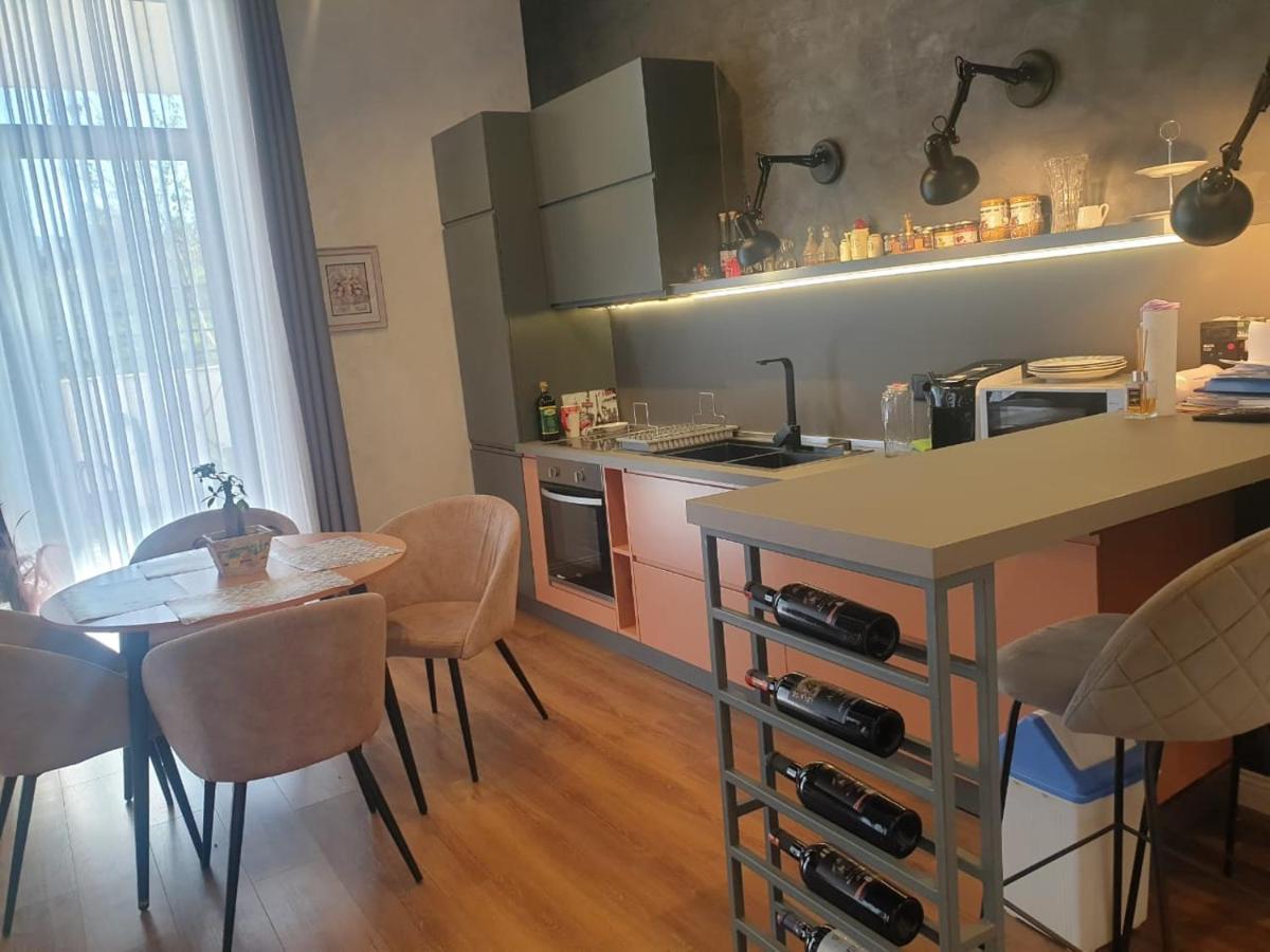 Stylish Two Bedroom House With Private Pool ติรานา ภายนอก รูปภาพ