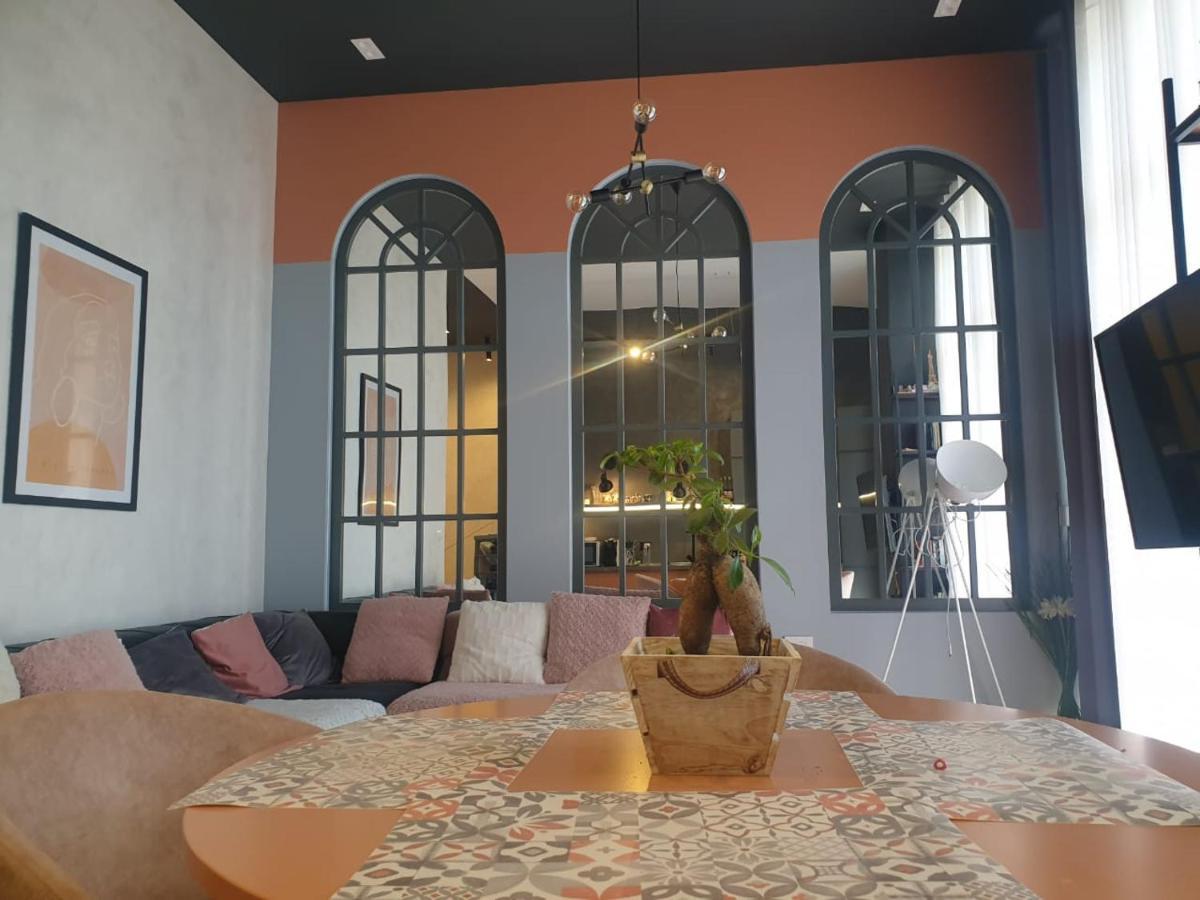 Stylish Two Bedroom House With Private Pool ติรานา ภายนอก รูปภาพ