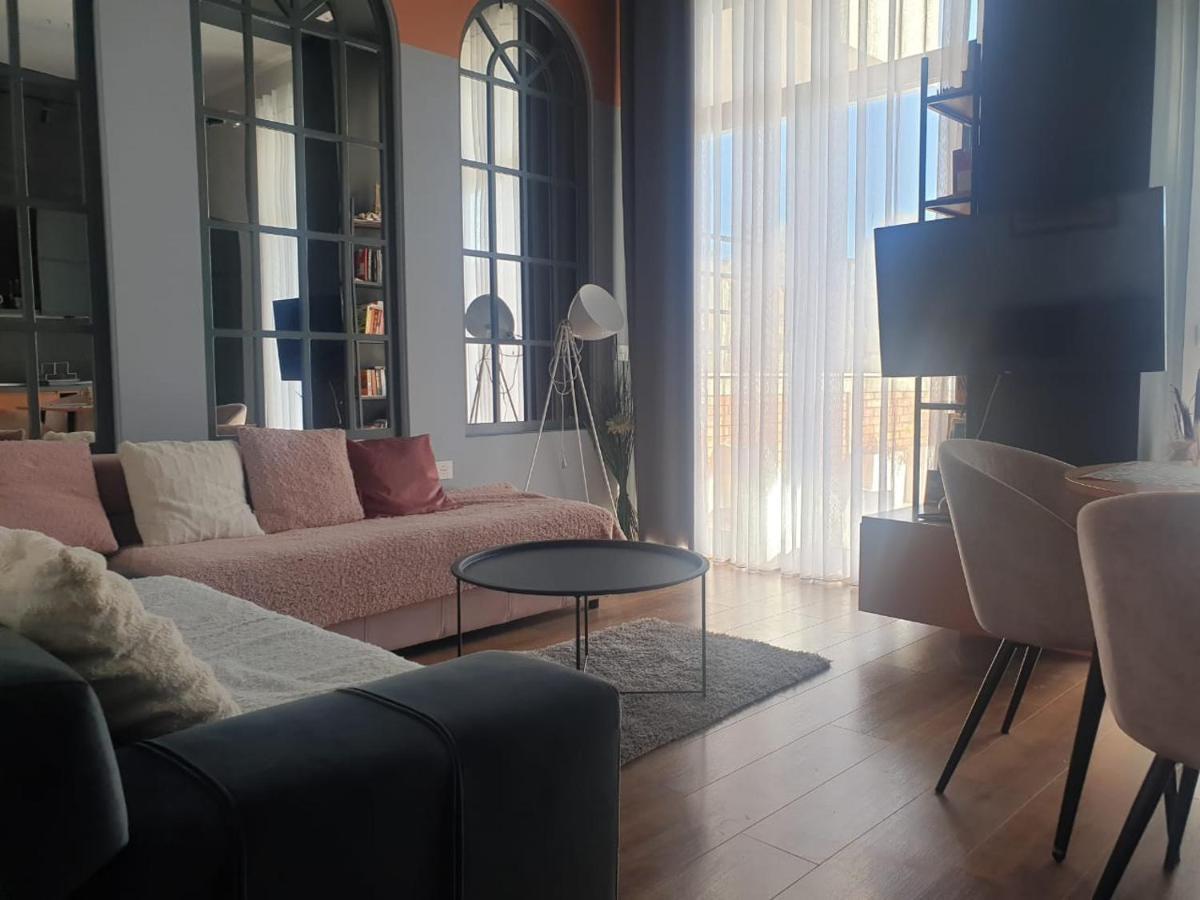 Stylish Two Bedroom House With Private Pool ติรานา ภายนอก รูปภาพ