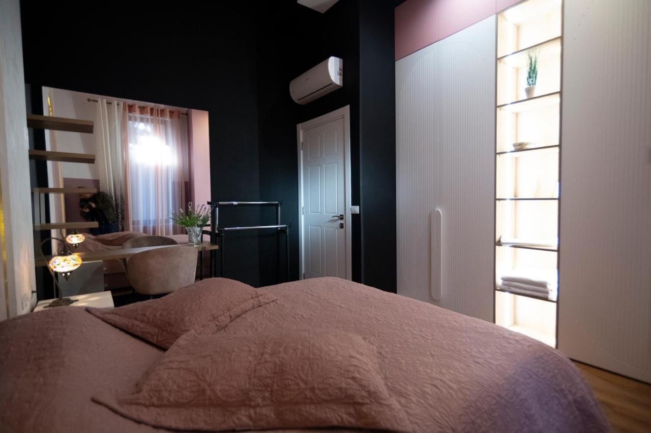 Stylish Two Bedroom House With Private Pool ติรานา ภายนอก รูปภาพ