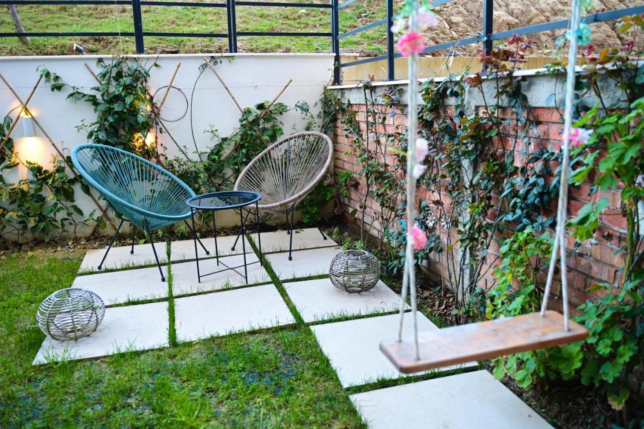 Stylish Two Bedroom House With Private Pool ติรานา ภายนอก รูปภาพ