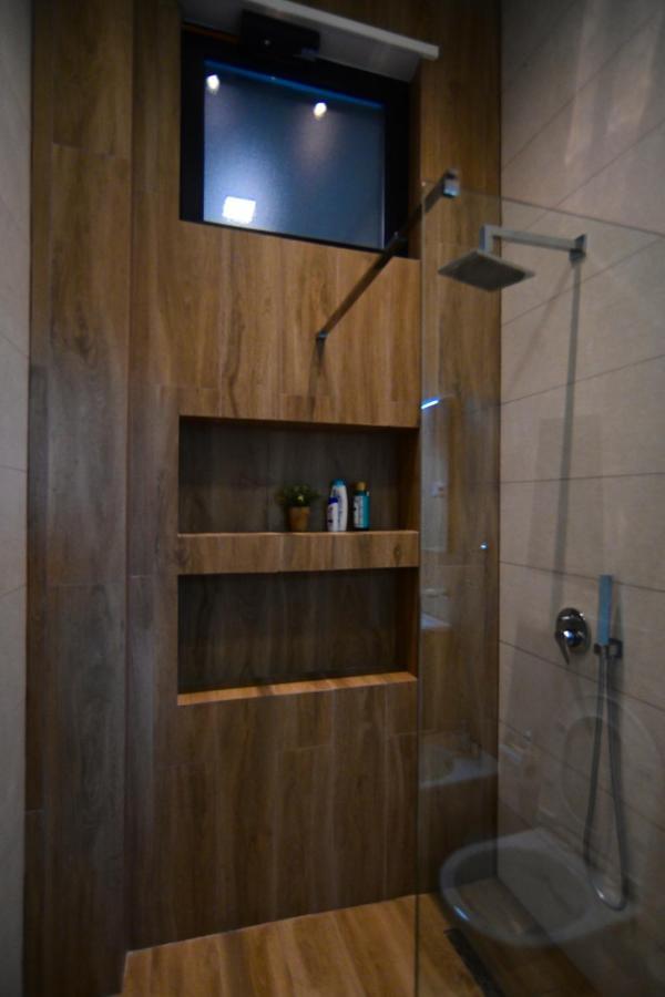 Stylish Two Bedroom House With Private Pool ติรานา ภายนอก รูปภาพ
